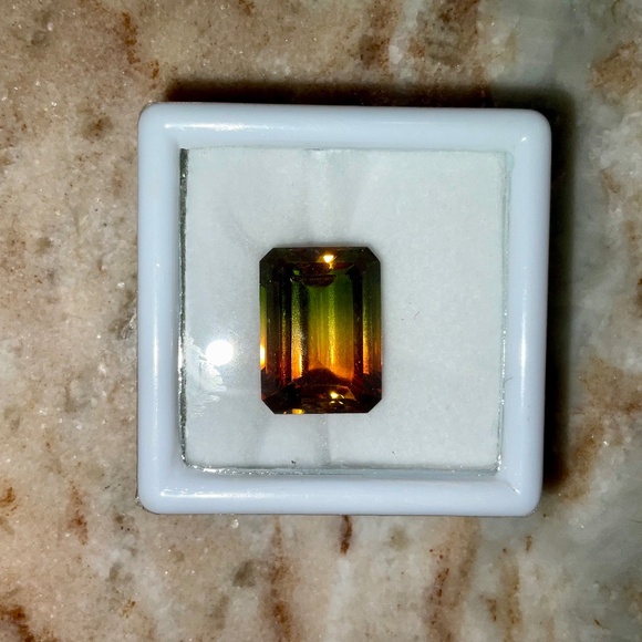Loose, Large Quartz Gemstone - Picture 1 of 2